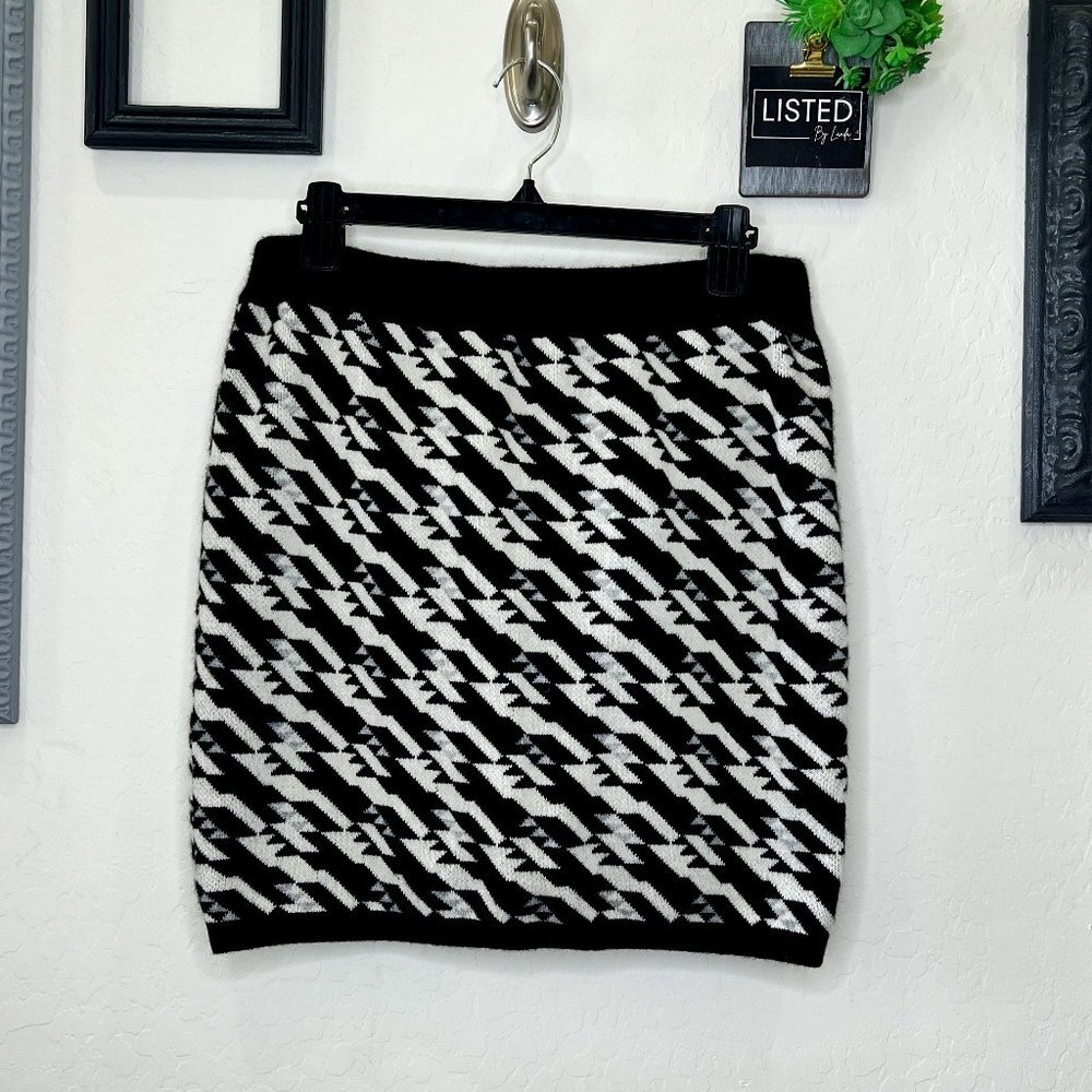 NWT - Aqua 100% Cashmere Pencil Skirt - Size LG